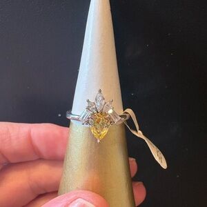 Elegant Silver and Yellow Gemstone Ring